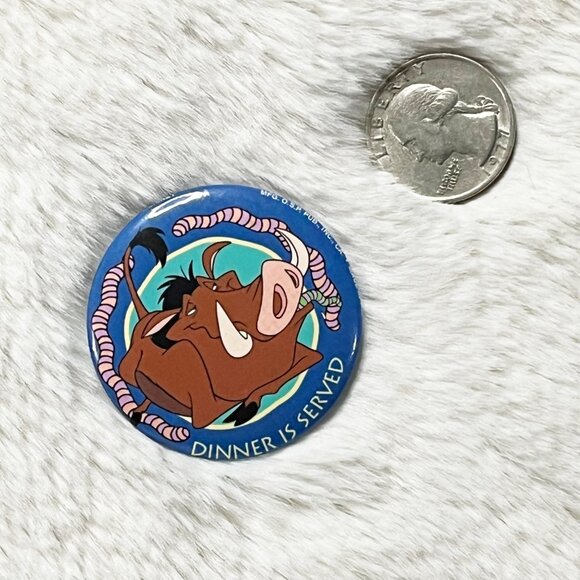 🔮 5/$25 Vintage‎ Disney Lion King Pumbaa Dinner Is Served Pin - Picture 2 of 2